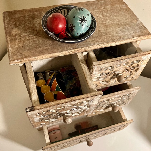 Moving in two weeks!!!Beautiful vintage Rustic Wooden Carved Drawer Chest - Picture 1 of 4